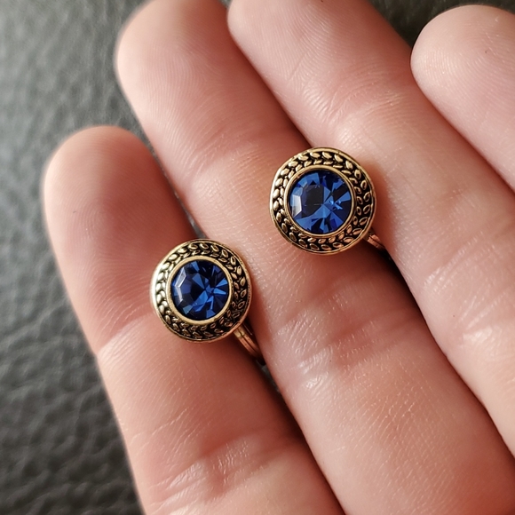 VTG clip on earrings - Picture 4 of 6